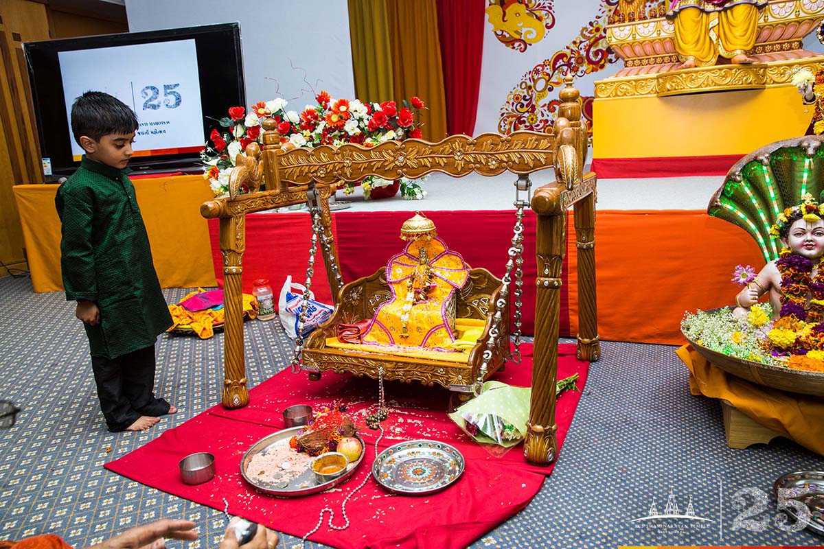 ©1987-2017 SKS Swaminarayan Temple East London